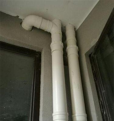 蹲厕排水管与墙面的距离问题探析（解析蹲厕排水管距离墙面的重要性及合理安装要求）