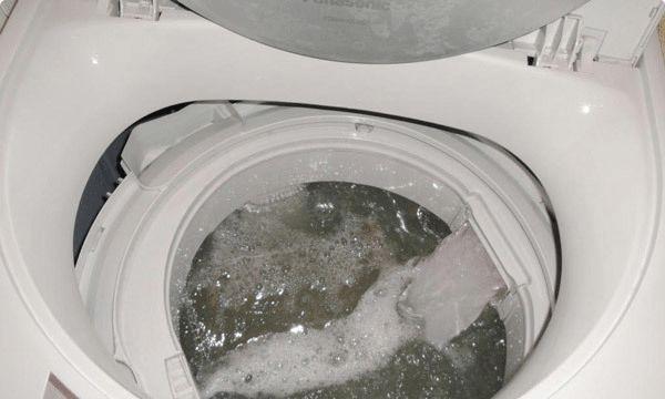 滚筒洗衣机内部垃圾清洗方法（简单操作轻松解决洗衣机内部垃圾问题）