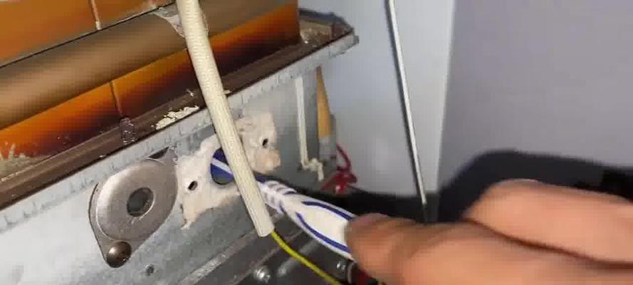 万和热水器E4故障排查指南（解决热水器E4故障的有效方法）