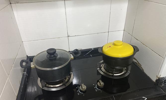 燃气灶座清洗方法——让你的厨房焕然一新（快速、安全、有效的清洗技巧）