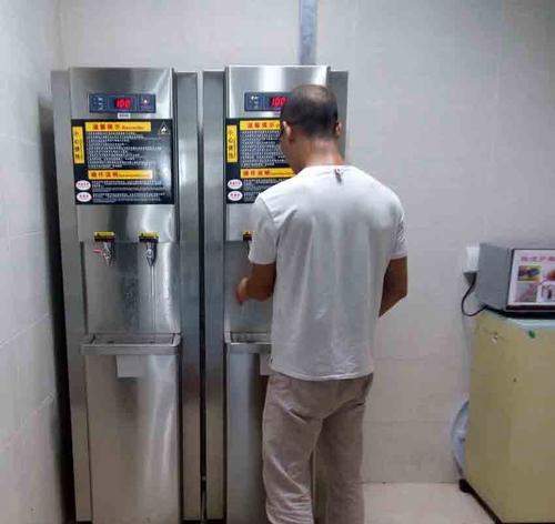 探究饮水机溢水原因及解决办法（揭秘饮水机溢水背后的隐藏危机）