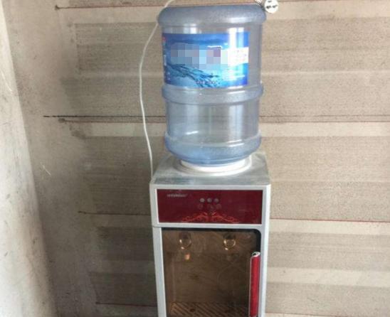 饮水机加热黄灯亮的原因及解决方法（探究饮水机加热黄灯亮的可能原因与解决方案）