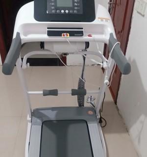 如何利用跑步机降低卡路里摄入（健身、饮食与心理策略）