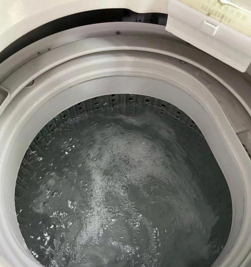 洗衣机洗完衣服潮湿的处理方法（避免洗后衣物潮湿）