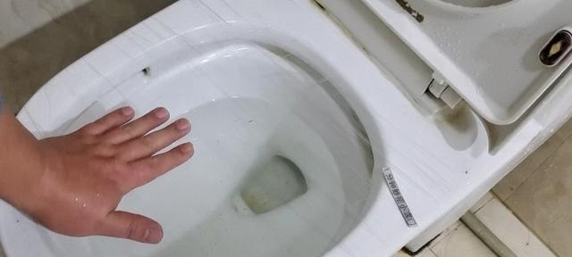 解决抽水马桶堵塞的有效方法（快速排除抽水马桶堵塞的技巧与要点）
