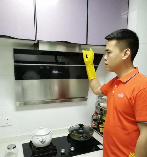 如何拆卸清洗油烟机前面（轻松掌握清洗油烟机的技巧）