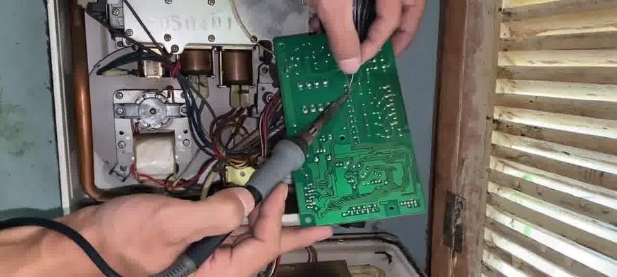 解决惠而浦电热水器故障E5的维修方案（掌握维修技巧）