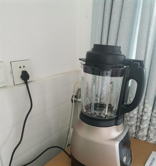 如何避免破壁机加热时底部糊焦（解决破壁机底部糊焦的实用方法）