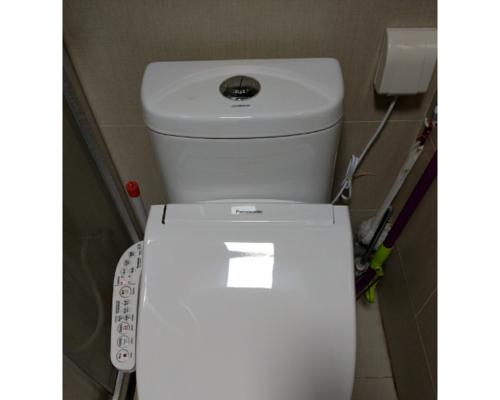 松下马桶座圈的清洁保养与更换收费标准