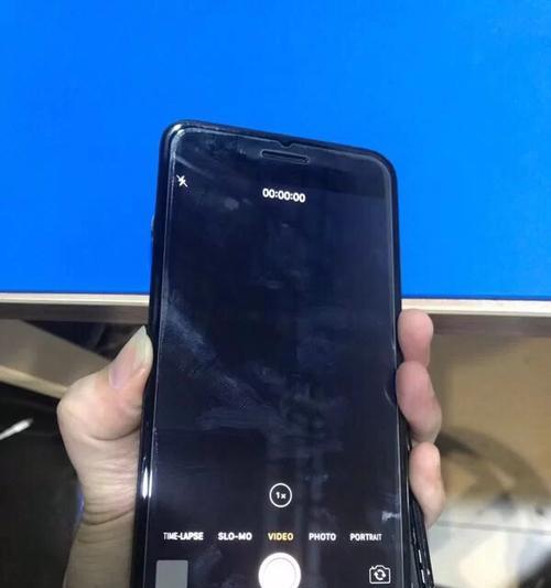 假人交通摄像头如何操作？手机拍照功能如何配合使用？