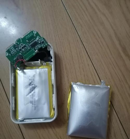 为什么小孩子喜欢玩充电器？这种行为有什么潜在风险？