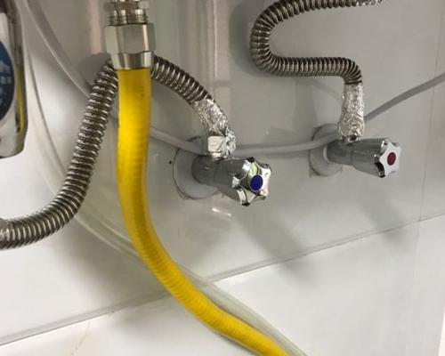 热水器软管头箍拆卸方法是什么？