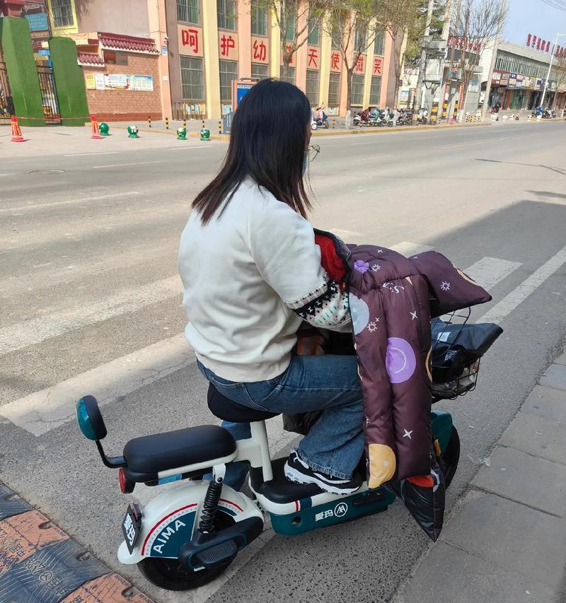 爱玛电瓶车骑行技巧有哪些？如何正确启动和驾驶？