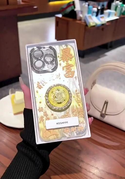 荣耀90转盘手机壳拆卸方法是什么？