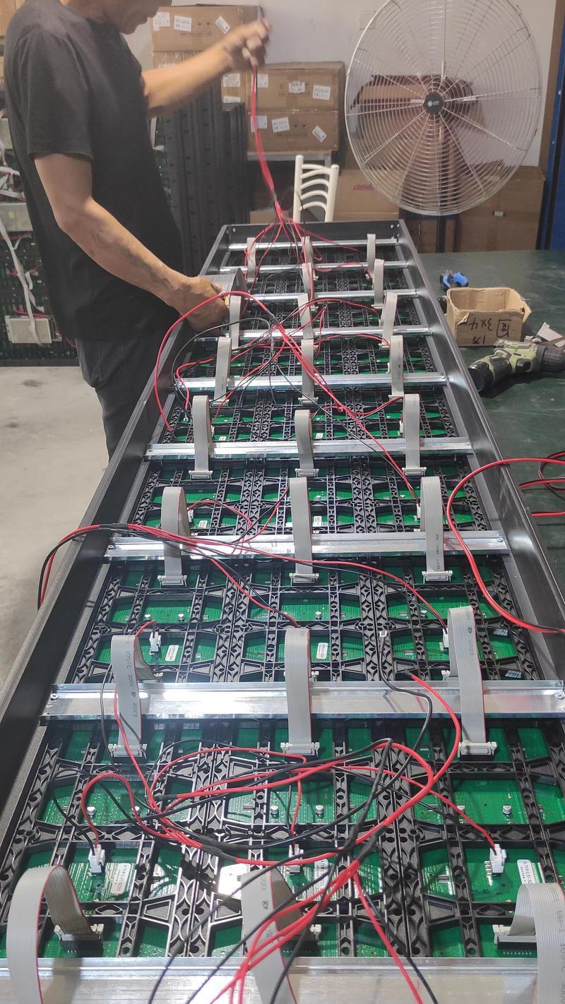 修显示器点亮问题解决方法（快速修复显示器黑屏的关键步骤）