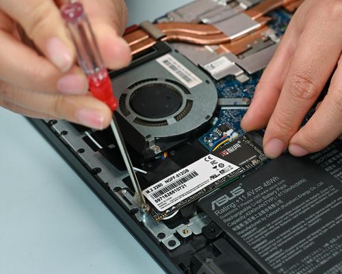 固态硬盘拆除的正确步骤是什么？拆除过程中应注意哪些事项？